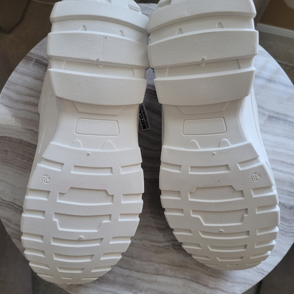 White Vegan Leather Faux Fur Lined Evolutions High-Top Sneakers 7.5 - Picture 6 of 13